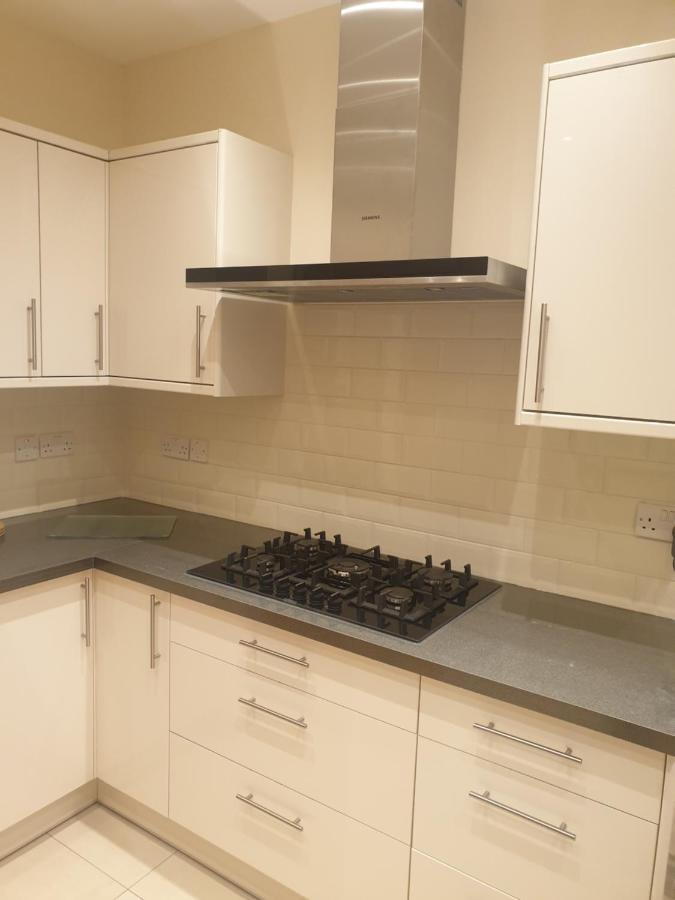 London Luxury Apartments 4 Min Walk From Ilford Station, With Free Parking Free Wifi Exterior foto