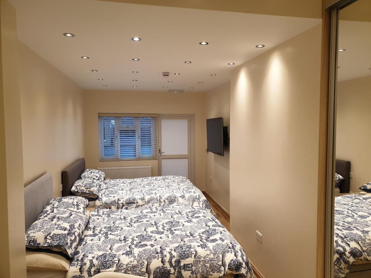 London Luxury Apartments 4 Min Walk From Ilford Station, With Free Parking Free Wifi Exterior foto