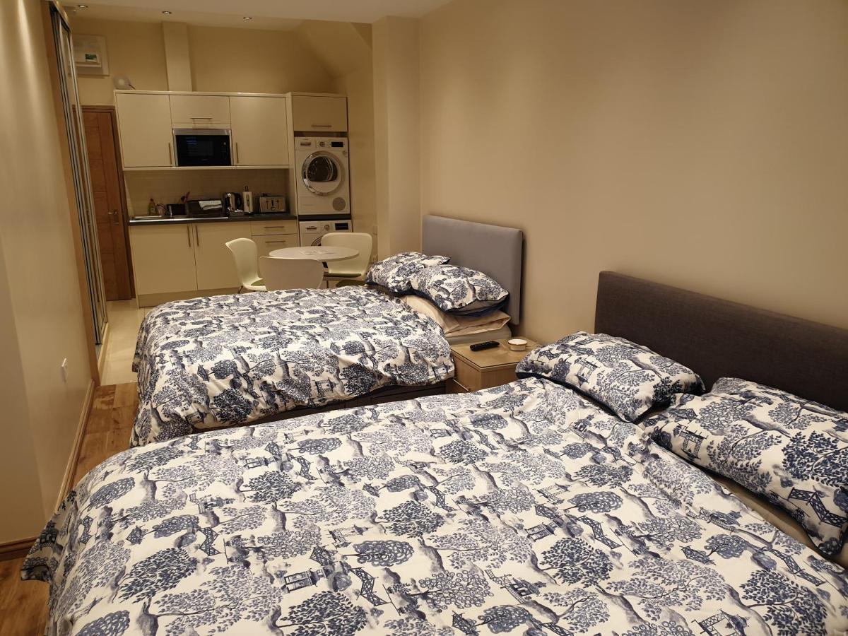 London Luxury Apartments 4 Min Walk From Ilford Station, With Free Parking Free Wifi Exterior foto