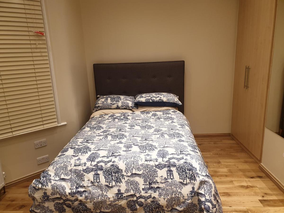 London Luxury Apartments 4 Min Walk From Ilford Station, With Free Parking Free Wifi Exterior foto